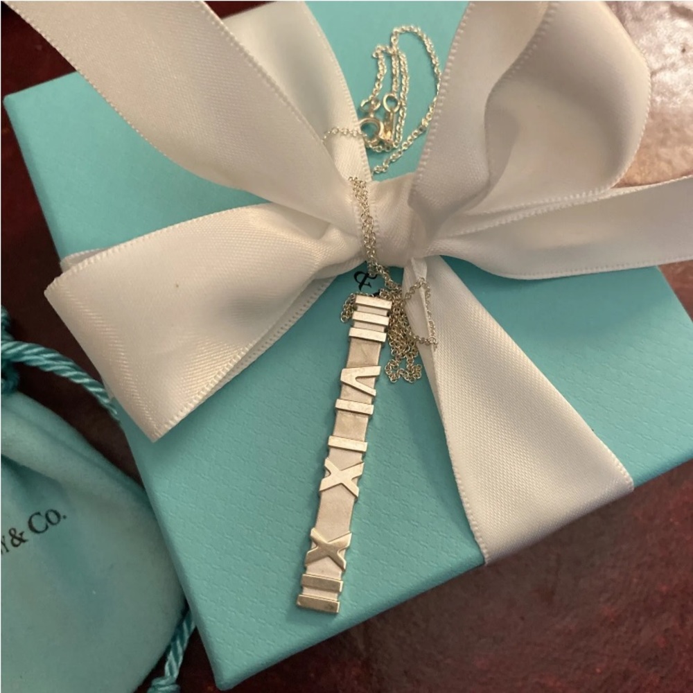 Tiffany & Co Atlas Roman Numeral Bar Pendant Necklace 925 Sterling Silver 925